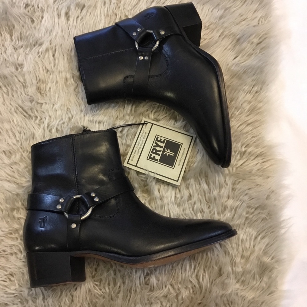 NWOB Frye Dara Harness Short boots silver hardware